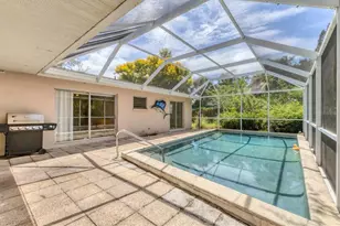 2104 S Tuttle Ave, Sarasota, FL 34239 - Photo 2