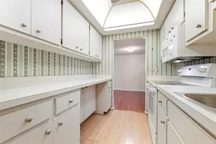 2227 Circlewood Dr, Sarasota, FL 34231 - Photo 14