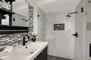 2852 Captiva Dr, Sarasota, FL 34231 - Photo 18