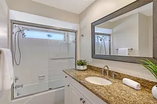 2852 Captiva Dr, Sarasota, FL 34231 - Photo 22