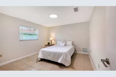 2852 Captiva Drive, Sarasota, FL 34231 - Photo 20