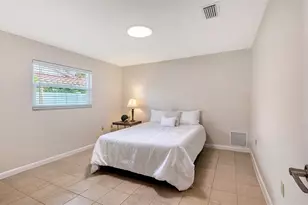 2852 Captiva Dr, Sarasota, FL 34231 - Photo 20