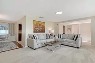 2852 Captiva Dr, Sarasota, FL 34231 - Photo 6