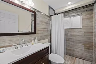 375 Bobby Jones Rd, Sarasota, FL 34232 - Photo 24