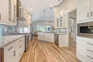 6505 Oakland Hills Dr, Lakewood Ranch, FL 34202 - Photo 10