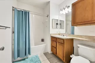 8387 38th St Cir E, Sarasota, FL 34243 - Photo 16