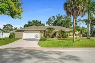4207 Charing Cross Rd, Sarasota, FL 34241 - Photo 2