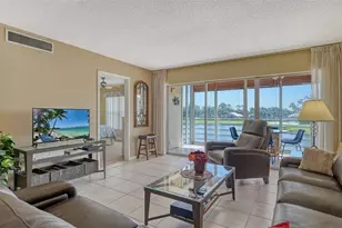 7251 W Country Club Dr N, Sarasota, FL 34243 - Photo 10