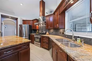 4518 Dover St Cir E, Bradenton, FL 34203 - Photo 2