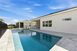 17715 Palmiste Dr, Bradenton, FL 34202 - Photo 4