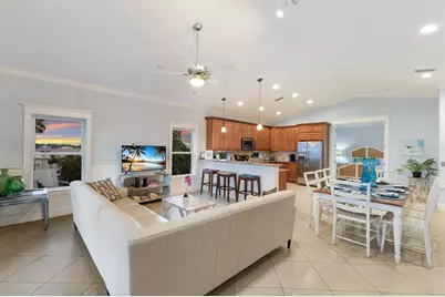 105 4th Street S, Bradenton Beach, FL 34217 - Photo 6