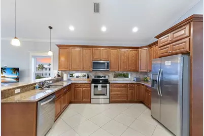 105 4th Street S, Bradenton Beach, FL 34217 - Photo 4