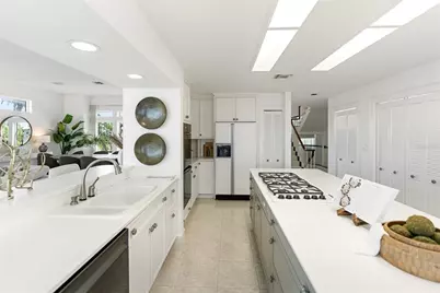 709 Key Royale Drive, Holmes Beach, FL 34217 - Photo 18