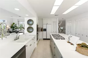 709 Key Royale Dr, Holmes Beach, FL 34217 - Photo 18