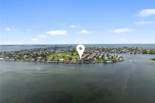 709 Key Royale Dr, Holmes Beach, FL 34217 - Photo 6