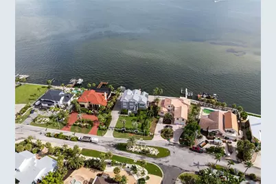 709 Key Royale Drive, Holmes Beach, FL 34217 - Photo 10