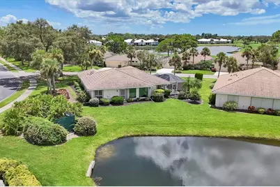 700 Carnoustie Terrace #30, Venice, FL 34293 - Photo 2