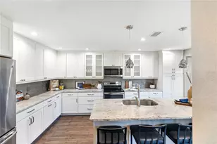 5471 Cynthia Ln, Sarasota, FL 34235 - Photo 18