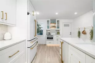 19 Whispering Sands Dr, Sarasota, FL 34242 - Photo 14