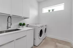 2532 Fruit Tree Dr, Sarasota, FL 34239 - Photo 16