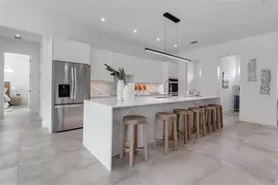 2532 Fruit Tree Dr, Sarasota, FL 34239 - Photo 10