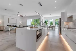 2532 Fruit Tree Dr, Sarasota, FL 34239 - Photo 10