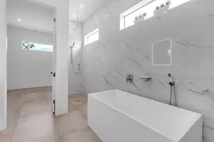 2532 Fruit Tree Dr, Sarasota, FL 34239 - Photo 22