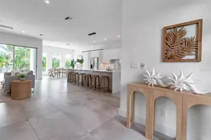 2532 Fruit Tree Dr, Sarasota, FL 34239 - Photo 4