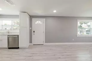 10562 Lake Dr, Seminole, FL 33772 - Photo 10