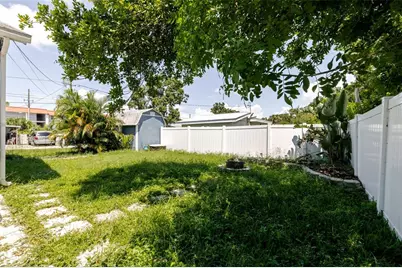 10562 Lake Drive, Seminole, FL 33772 - Photo 26