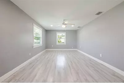 10562 Lake Drive, Seminole, FL 33772 - Photo 4