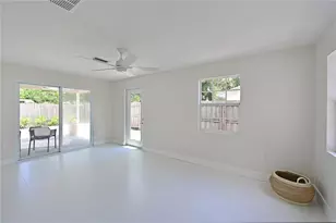 412 Bailey Rd, Sarasota, FL 34237 - Photo 10