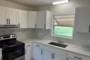 5903 Richard Pl, Sarasota, FL 34231 - Photo 8
