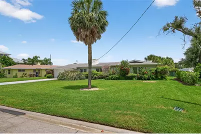 377 S Shore Drive, Sarasota, FL 34234 - Photo 4