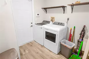 5495 Cynthia Ln, Sarasota, FL 34235 - Photo 12