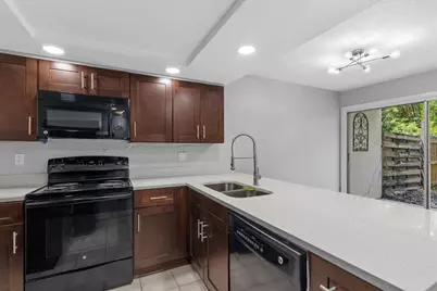 1125 Longfellow Way, Sarasota, FL 34243 - Photo 4