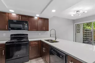 1125 Longfellow Way, Sarasota, FL 34243 - Photo 4