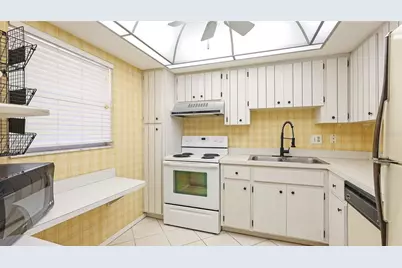 1330 Glen Oaks Drive E #374D, Sarasota, FL 34232 - Photo 8