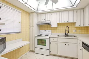 1330 Glen Oaks Dr E, Sarasota, FL 34232 - Photo 8