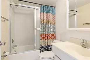 1330 Glen Oaks Dr E, Sarasota, FL 34232 - Photo 12