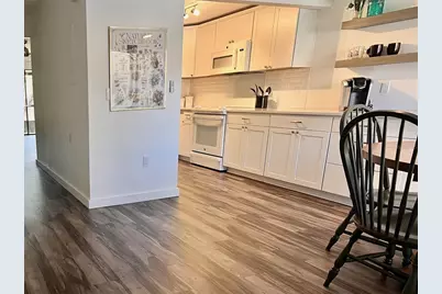 984 Sunridge Drive #J3, Sarasota, FL 34234 - Photo 4