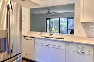 984 Sunridge Dr, Sarasota, FL 34234 - Photo 10