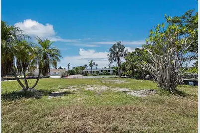 570 De Narvaez Drive, Longboat Key, FL 34228 - Photo 4