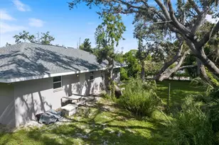 8915 Vamo Rd, Sarasota, FL 34231 - Photo 14