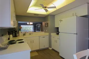 9320 Clubside Cir, Sarasota, FL 34238 - Photo 6