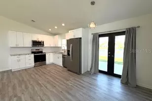 3540 65th Ave Cir E, Sarasota, FL 34243 - Photo 4