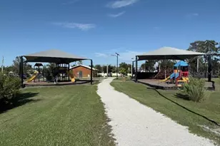 3540 65th Ave Cir E, Sarasota, FL 34243 - Photo 18