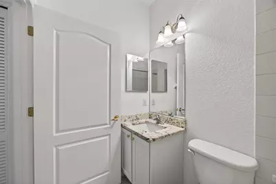 819 Fairwaycove Lane #203, Bradenton, FL 34212 - Photo 10