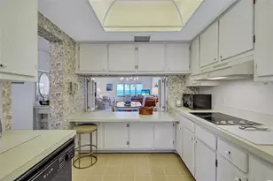 6140 Midnight Pass Rd, Sarasota, FL 34242 - Photo 10