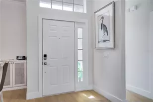 4039 Westbourne Cir, Sarasota, FL 34238 - Photo 6